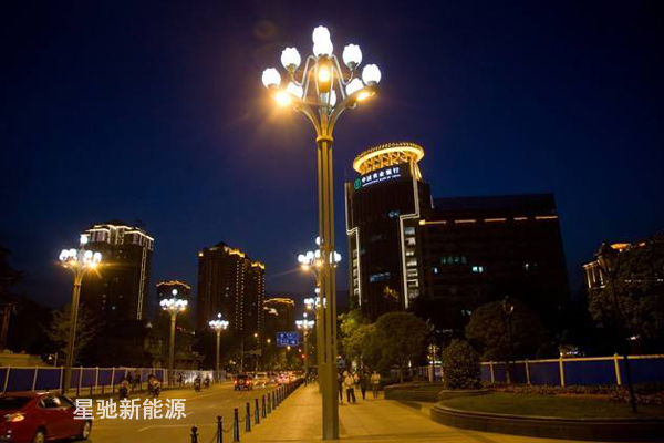 小型太陽(yáng)能路燈價(jià)格4米高多少錢