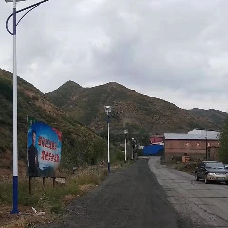 高桿太陽(yáng)能路燈價(jià)格多少錢(qián)一個(gè)