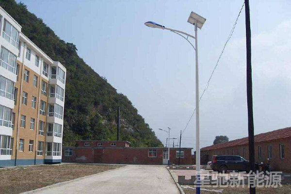 太陽(yáng)能6米桿路燈