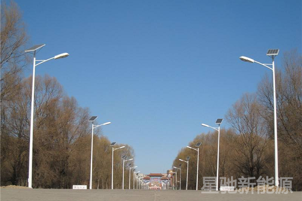 4米5米太陽能路燈價(jià)格多少